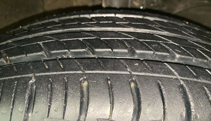 2022 Maruti Ertiga ZXI AT SHVS, Petrol, Automatic, 32,123 km, Right Front Tyre Tread