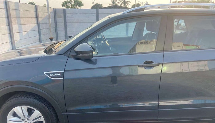 2021 Skoda KUSHAQ AMBITION 1.0L TSI AT, Petrol, Automatic, 34,591 km, Front passenger door - Minor scratches