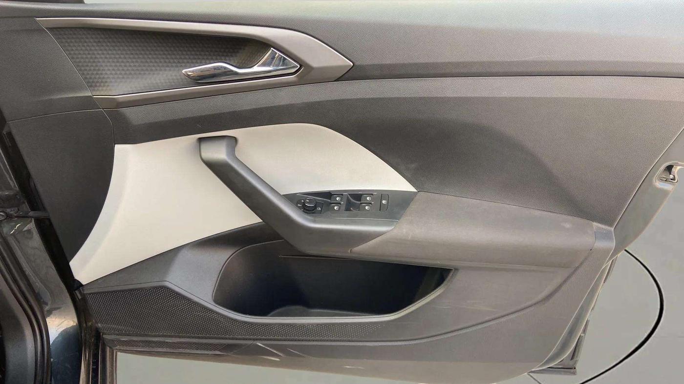 2021 Skoda KUSHAQ AMBITION 1.0L TSI AT, Petrol, Automatic, 34,656 km, Driver Side Door Panels Control