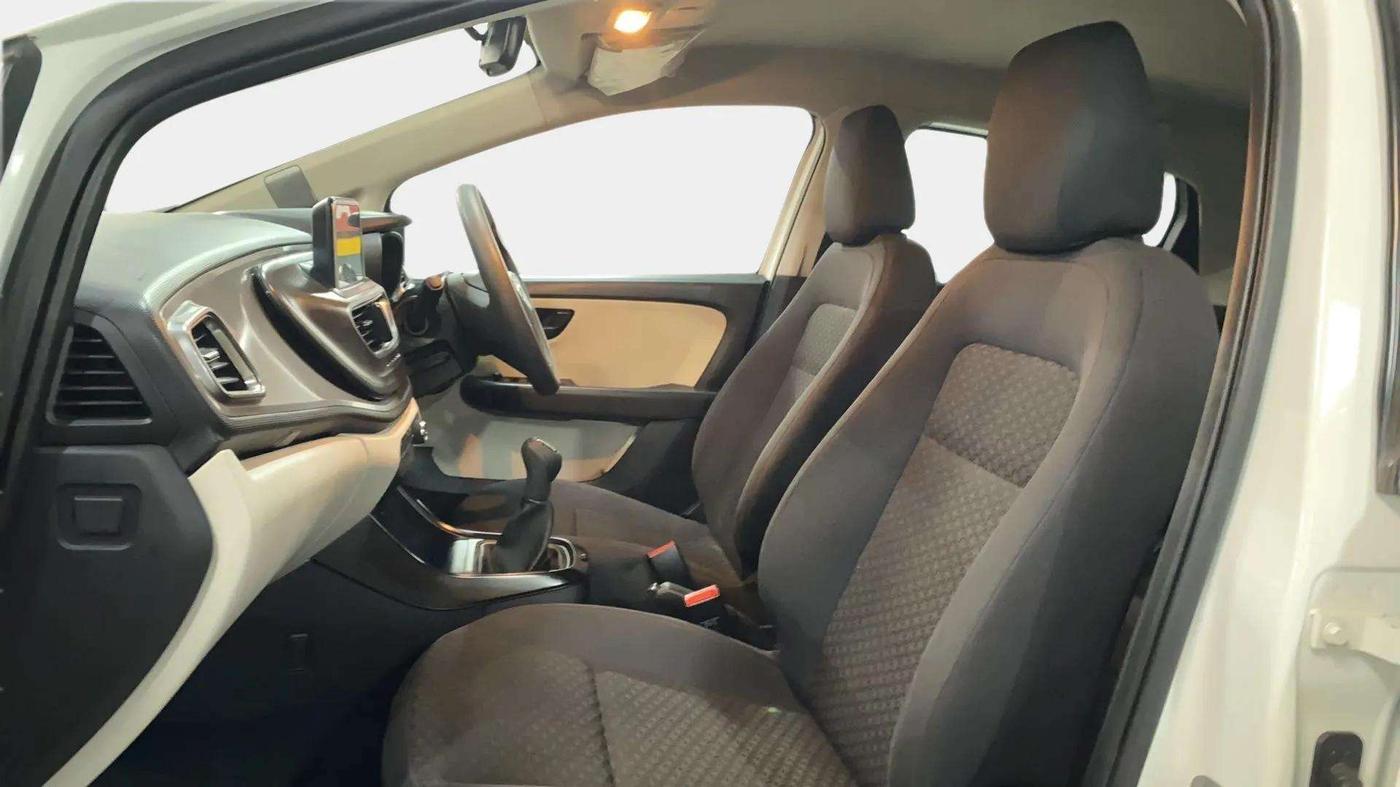 2021 Tata ALTROZ XT PETROL, Petrol, Manual, 27,758 km, Right Side Front Door Cabin