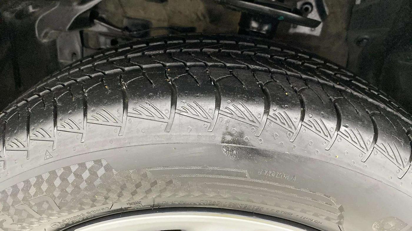 2023 Maruti Grand Vitara DELTA SMART HYBRID, Petrol, Manual, 36,468 km, Left Front Tyre Tread