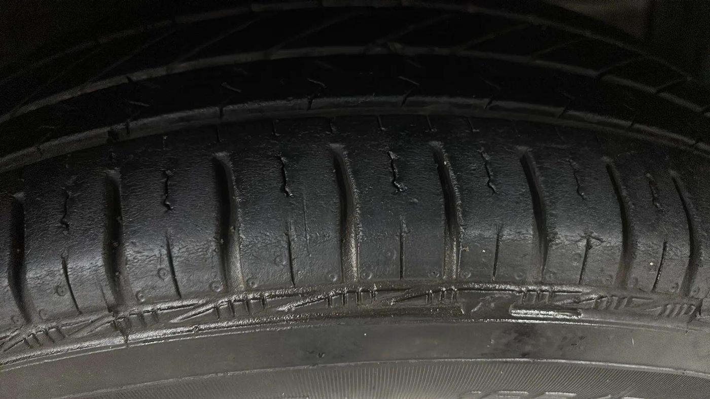 2015 Maruti Swift Dzire VDI, Diesel, Manual, 78,563 km, Right Front Tyre Tread
