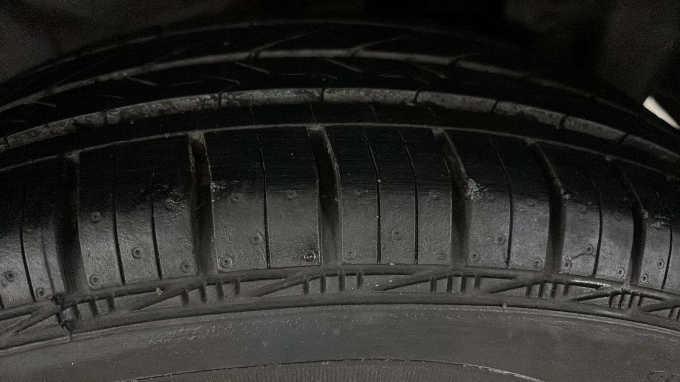 2015 Maruti Swift Dzire VDI, Diesel, Manual, 78,563 km, Left Rear Tyre Tread