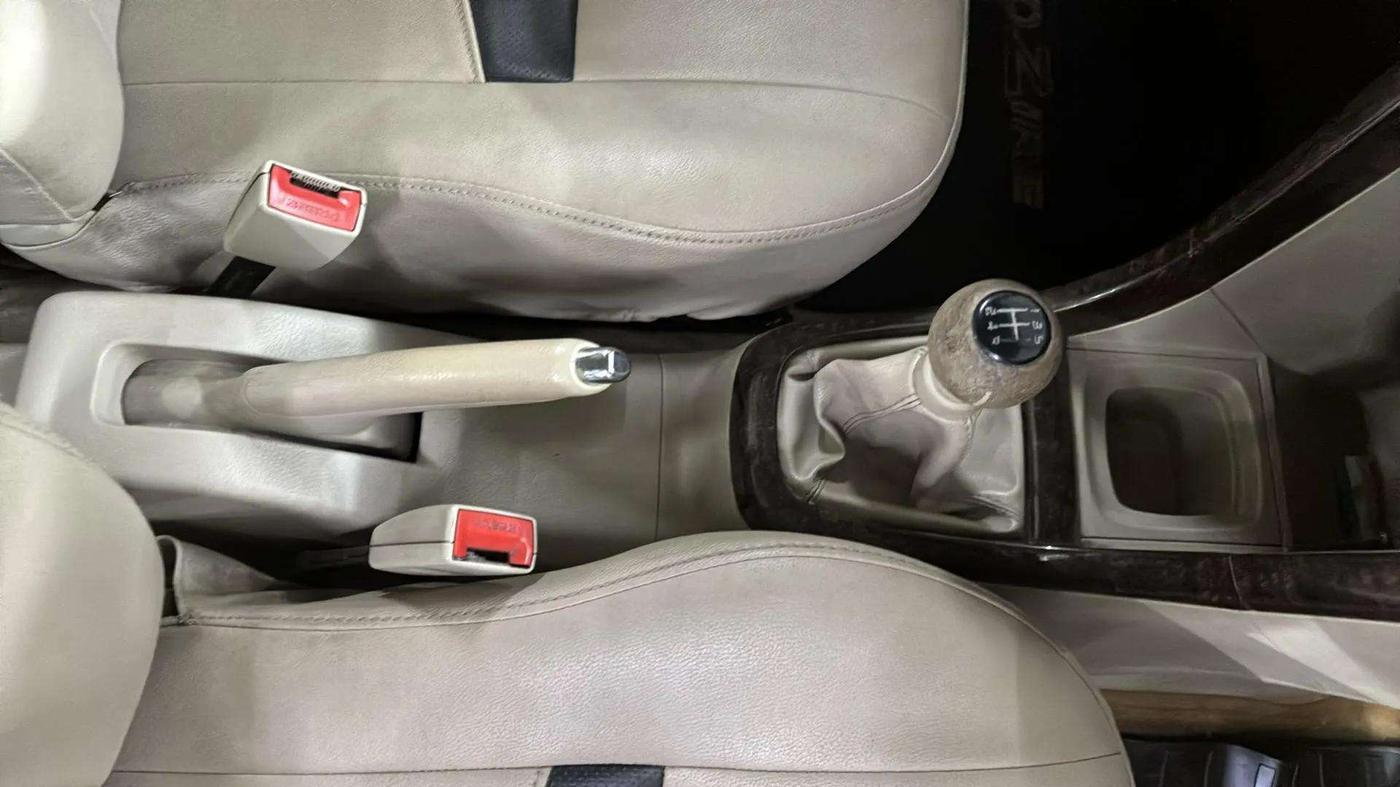2015 Maruti Swift Dzire VDI, Diesel, Manual, 78,563 km, Gear Lever