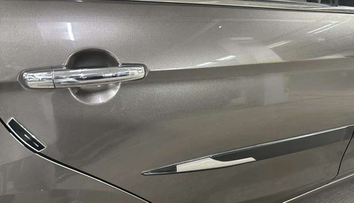 2020 Maruti Ciaz ALPHA 1.5 SHVS PETROL, Petrol, Manual, 49,434 km, Right rear door - Minor scratches