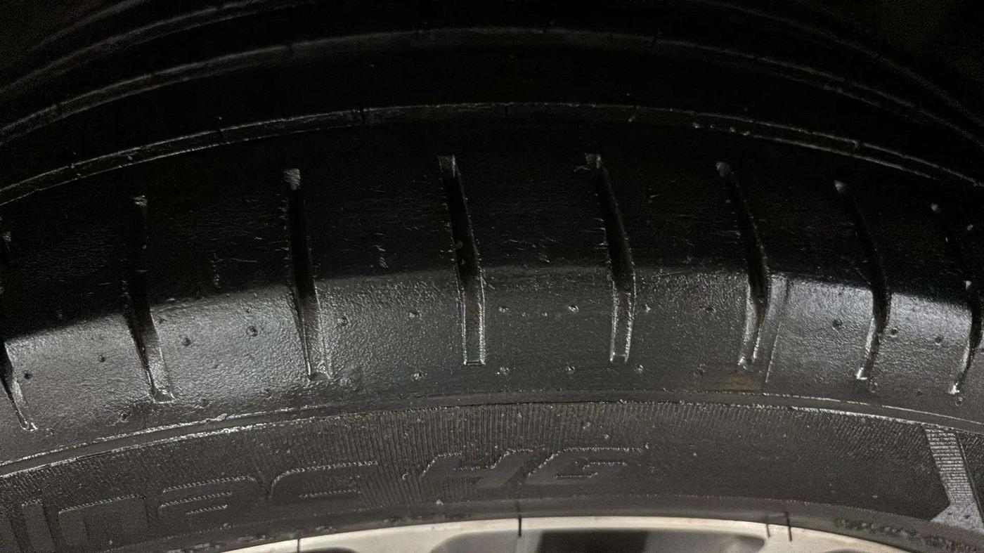 2020 Maruti Ciaz ALPHA 1.5 SHVS PETROL, Petrol, Manual, 49,434 km, Left Rear Tyre Tread