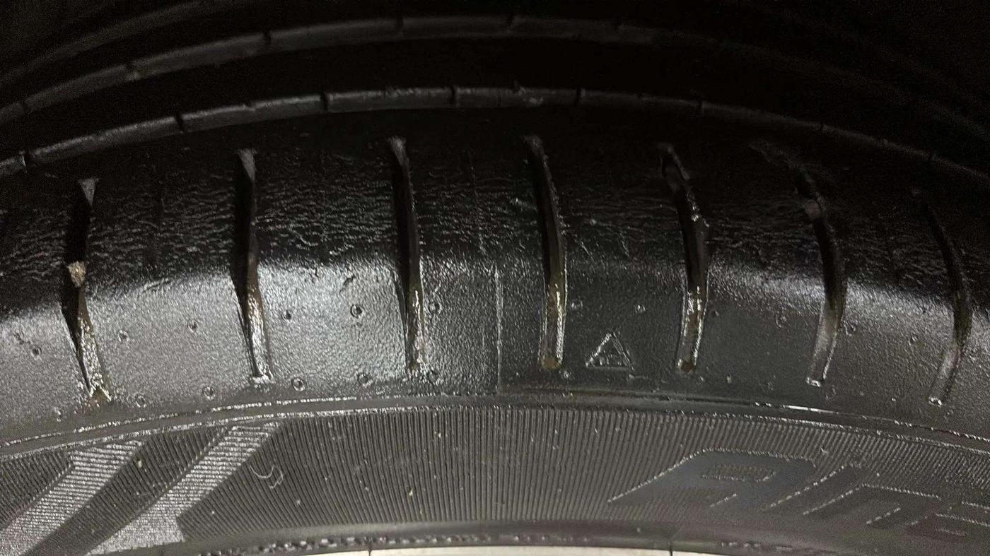 2020 Maruti Ciaz ALPHA 1.5 SHVS PETROL, Petrol, Manual, 49,434 km, Left Front Tyre Tread