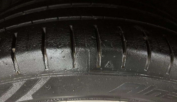 2020 Maruti Ciaz ALPHA 1.5 SHVS PETROL, Petrol, Manual, 49,434 km, Left Front Tyre Tread