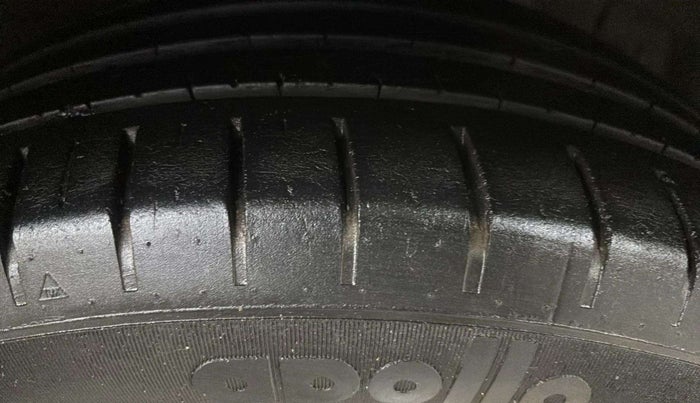 2020 Maruti Ciaz ALPHA 1.5 SHVS PETROL, Petrol, Manual, 49,434 km, Right Front Tyre Tread