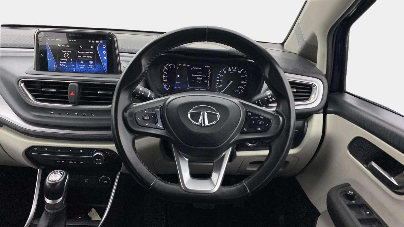 2022 Tata ALTROZ XZA, Petrol, Automatic, 10,734 km, Steering Wheel Close Up