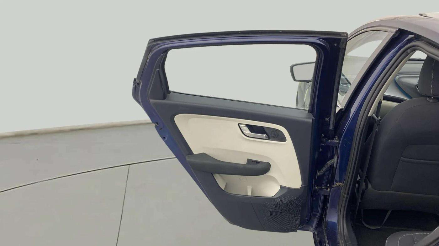 2022 Tata ALTROZ XZA, Petrol, Automatic, 10,734 km, LHS Rear Door