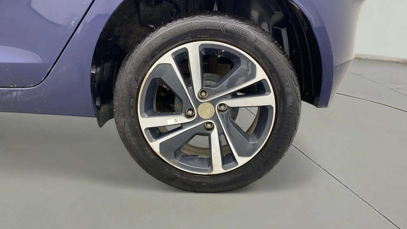 2022 Tata ALTROZ XZA, Petrol, Automatic, 10,734 km, Left Rear Wheel