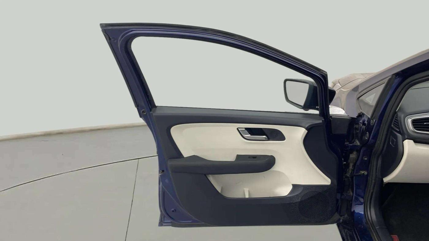 2022 Tata ALTROZ XZA, Petrol, Automatic, 10,734 km, LHS Front Door