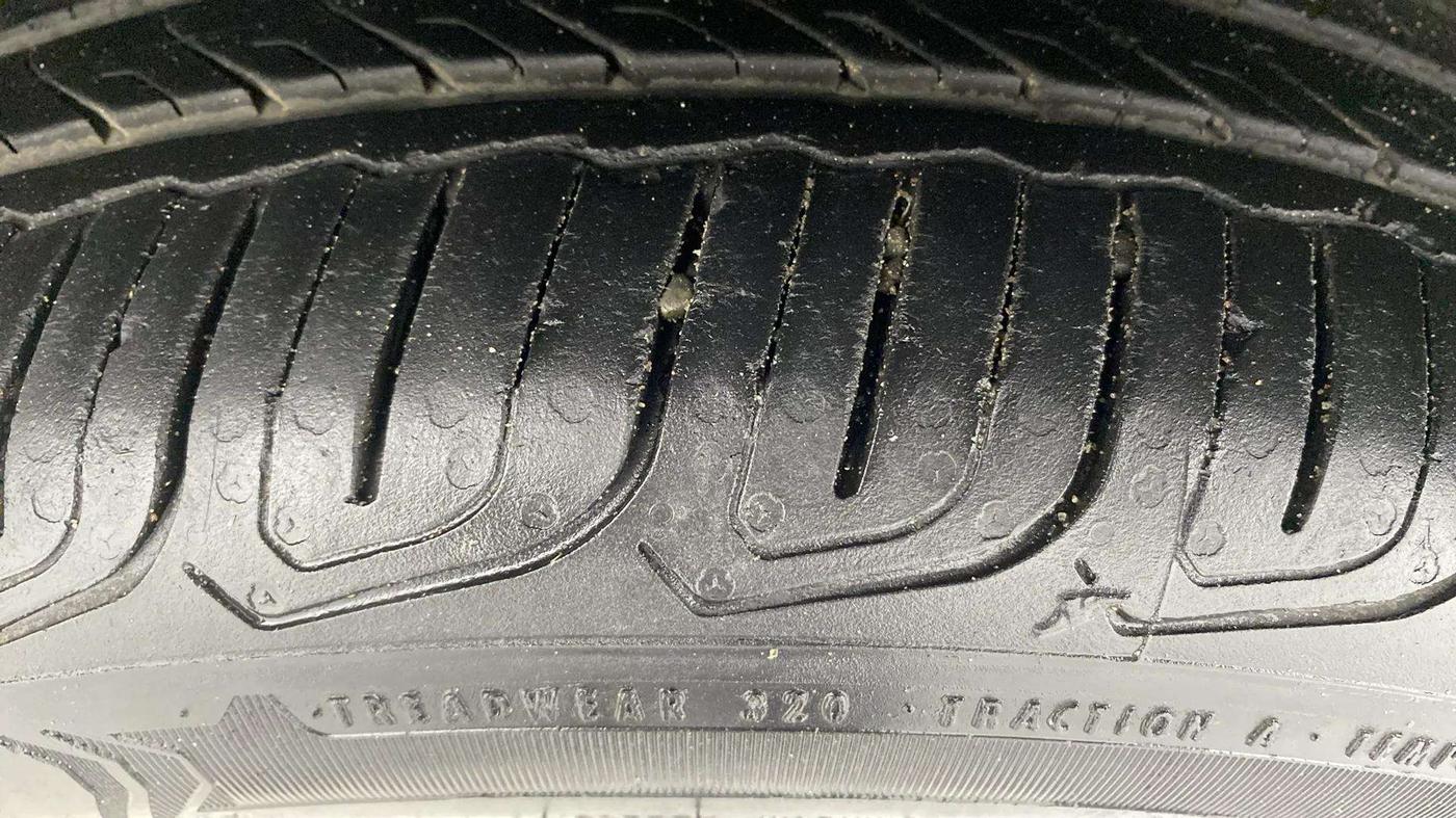 2022 Tata ALTROZ XZA, Petrol, Automatic, 10,734 km, Left Front Tyre Tread