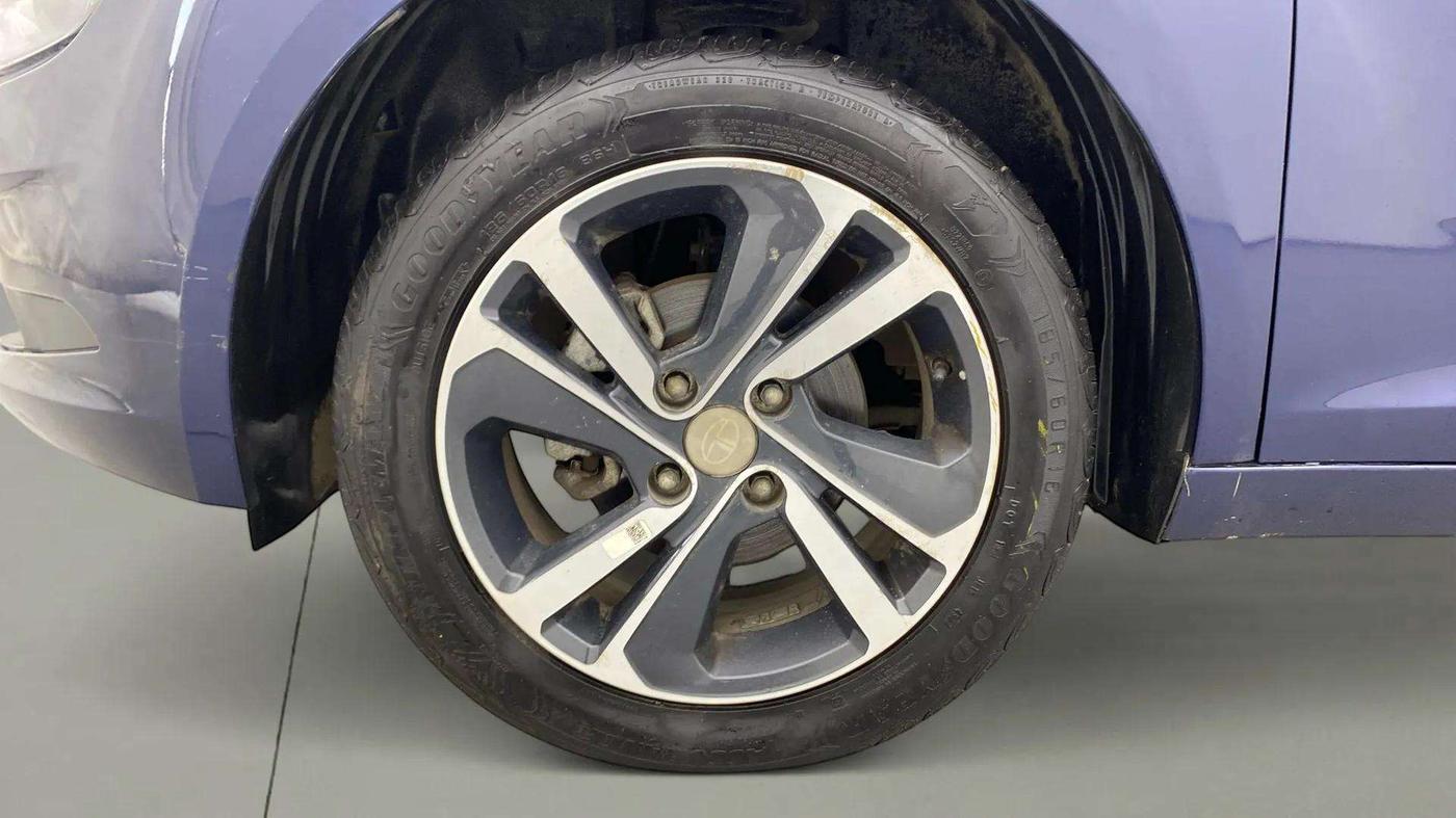 2022 Tata ALTROZ XZA, Petrol, Automatic, 10,734 km, Left Front Wheel