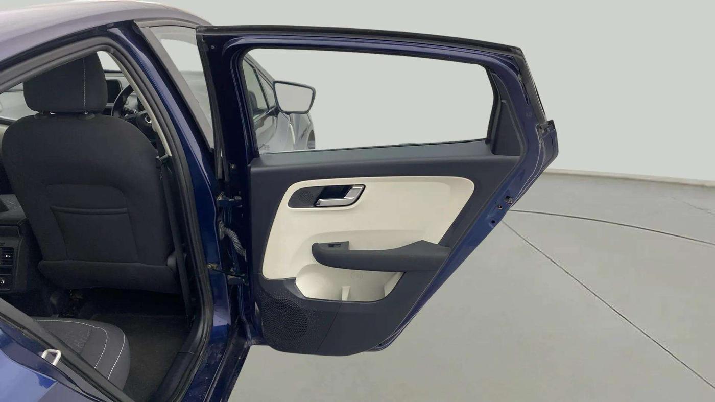 2022 Tata ALTROZ XZA, Petrol, Automatic, 10,734 km, RHS Rear Door