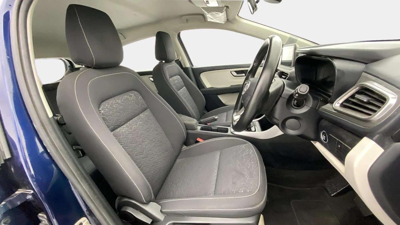 2022 Tata ALTROZ XZA, Petrol, Automatic, 10,734 km, Right Side Front Door Cabin
