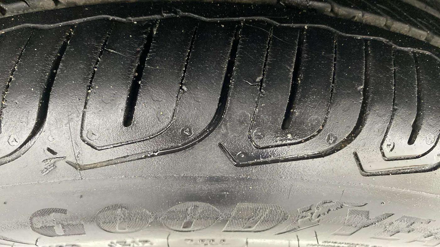 2022 Tata ALTROZ XZA, Petrol, Automatic, 10,734 km, Right Front Tyre Tread
