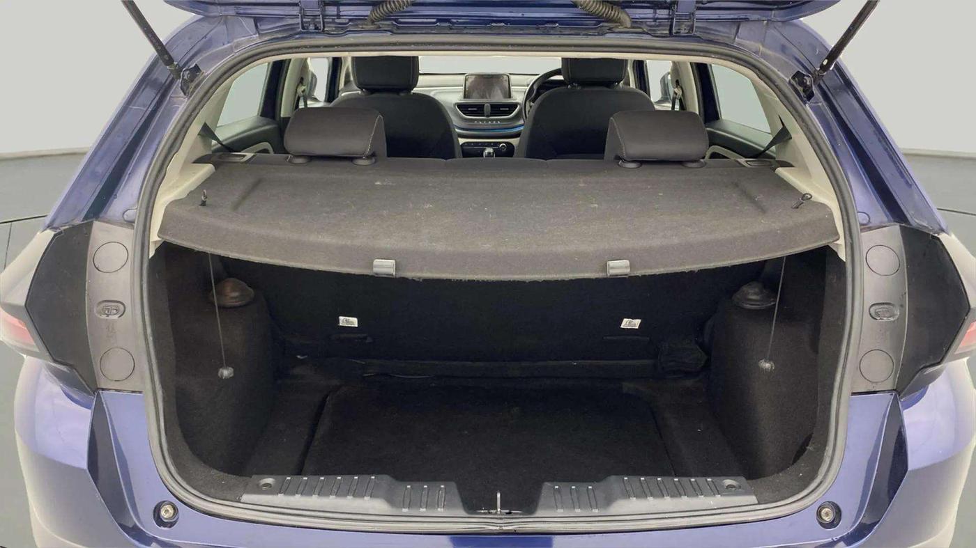 2022 Tata ALTROZ XZA, Petrol, Automatic, 10,734 km, Boot Open Zoomed View