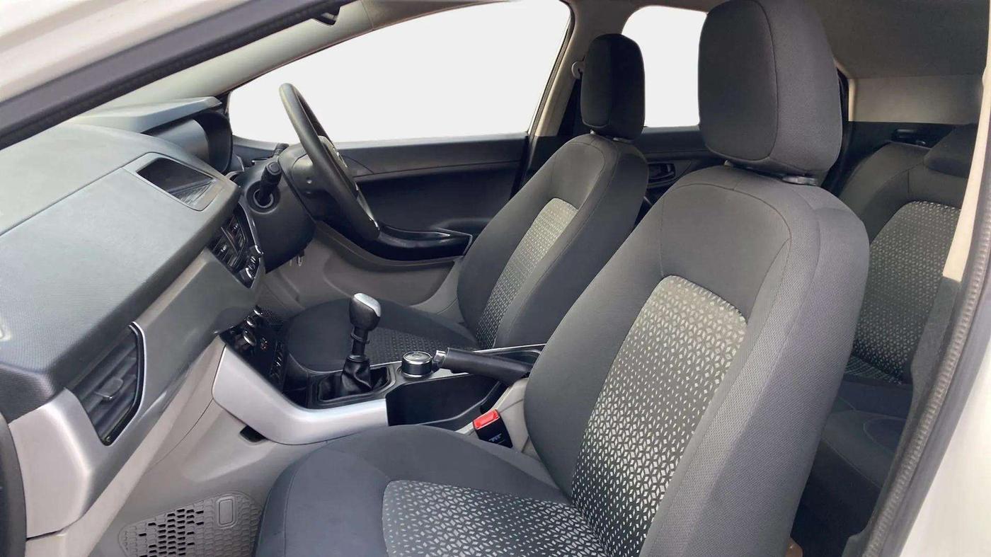2017 Tata NEXON XM PETROL, Petrol, Manual, 27,582 km, Right Side Front Door Cabin