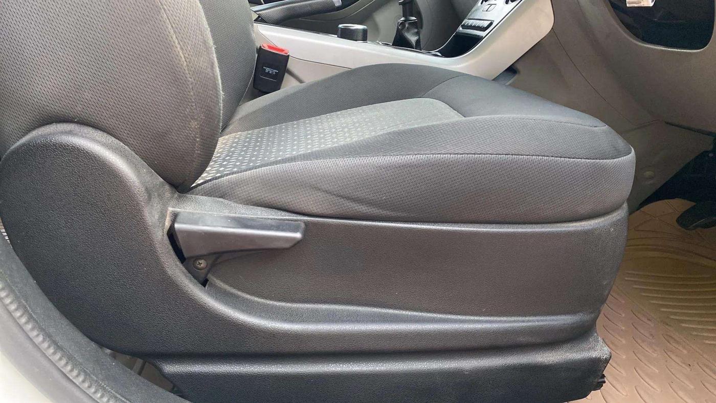 2017 Tata NEXON XM PETROL, Petrol, Manual, 27,582 km, Driver Side Adjustment Panel
