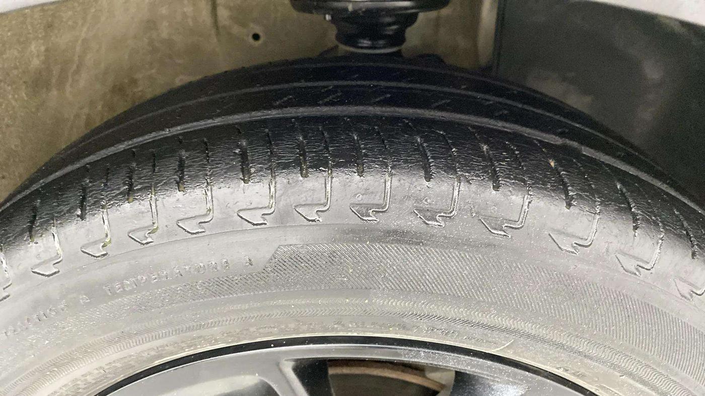 2018 Maruti IGNIS ZETA 1.2 AMT, Petrol, Automatic, 59,678 km, Right Front Tyre Tread
