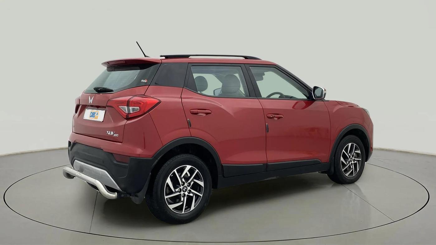 2023 Mahindra XUV300 W8 (O) 1.2 PETROL, Petrol, Manual, 13,276 km, Right Back Diagonal