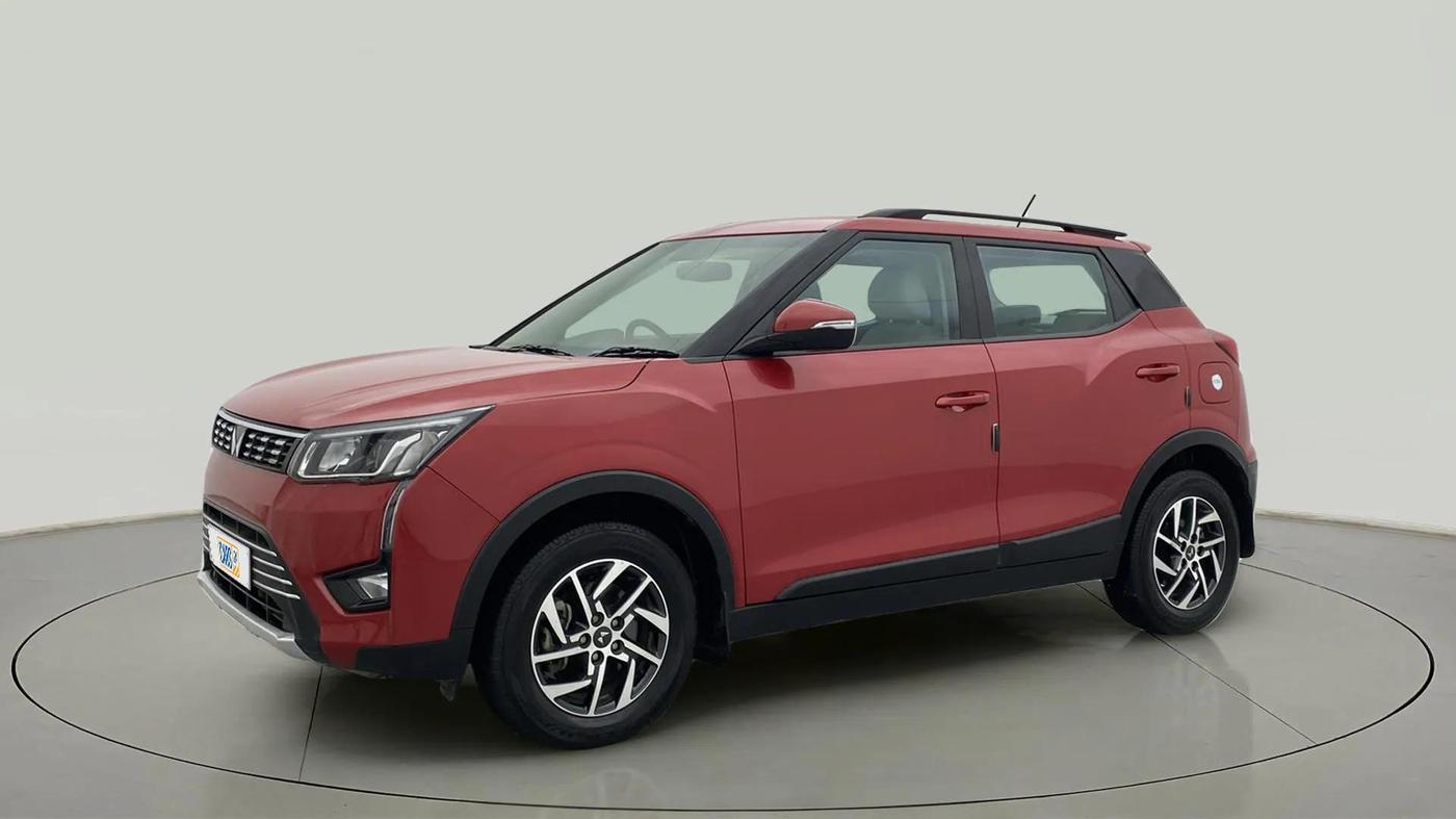 2023 Mahindra XUV300 W8 (O) 1.2 PETROL, Petrol, Manual, 13,276 km, Left Front Diagonal