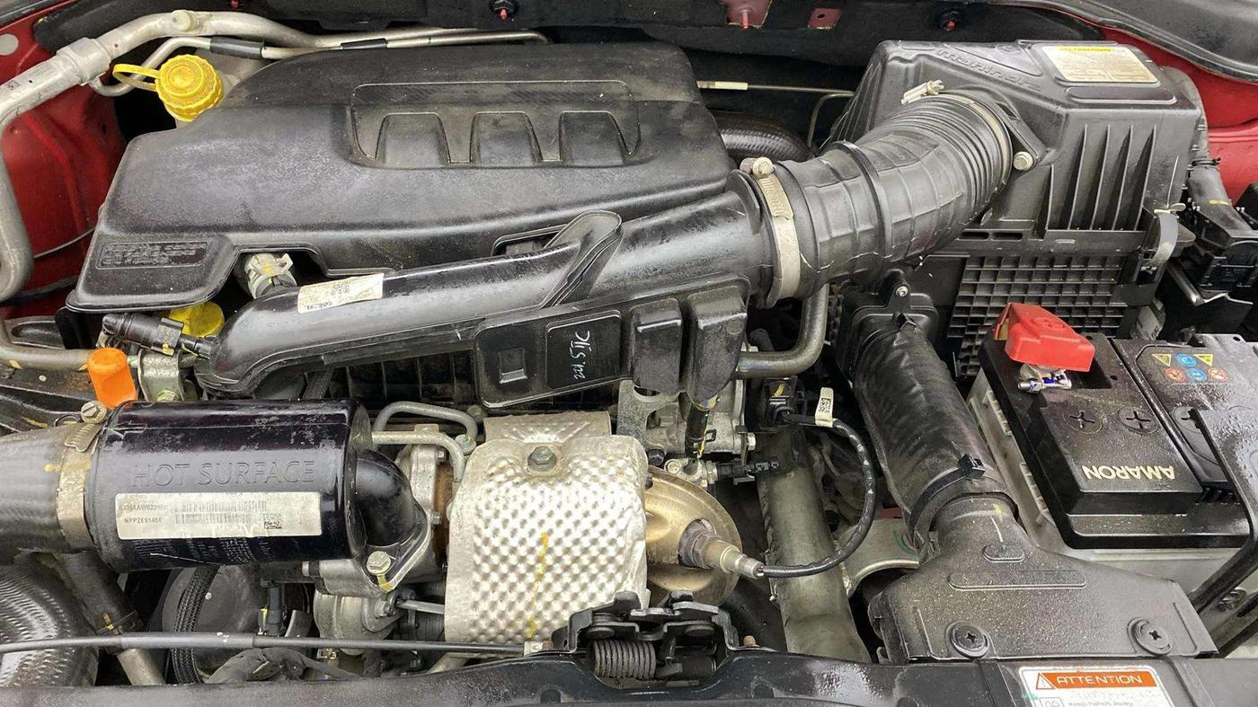 2023 Mahindra XUV300 W8 (O) 1.2 PETROL, Petrol, Manual, 13,276 km, Engine View