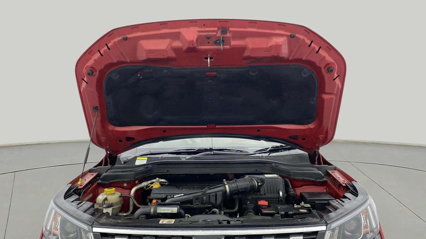 2023 Mahindra XUV300 W8 (O) 1.2 PETROL, Petrol, Manual, 13,276 km, Open Bonet