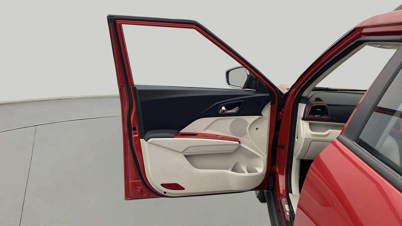 2023 Mahindra XUV300 W8 (O) 1.2 PETROL, Petrol, Manual, 13,276 km, LHS Front Door