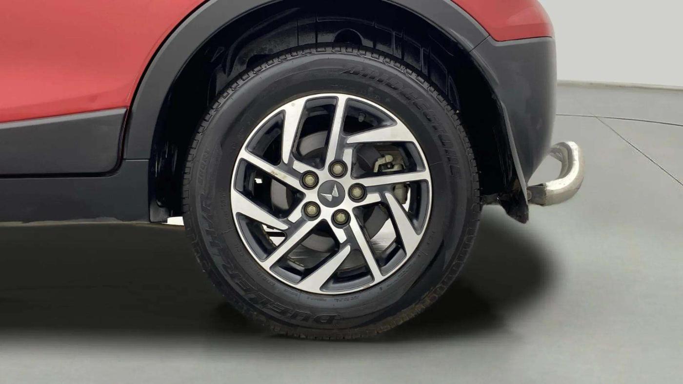 2023 Mahindra XUV300 W8 (O) 1.2 PETROL, Petrol, Manual, 13,276 km, Left Rear Wheel