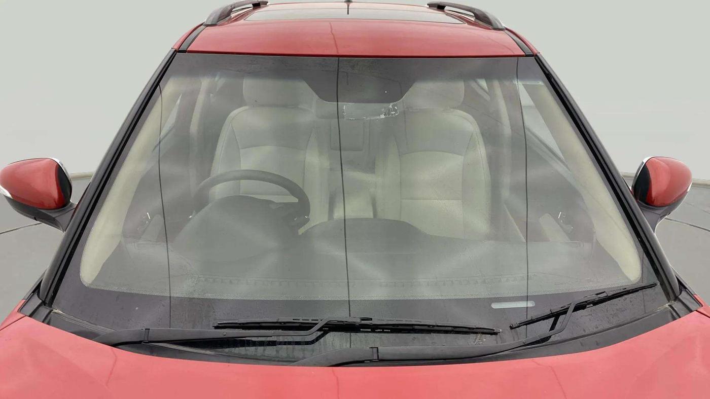 2023 Mahindra XUV300 W8 (O) 1.2 PETROL, Petrol, Manual, 13,276 km, Front Windshield