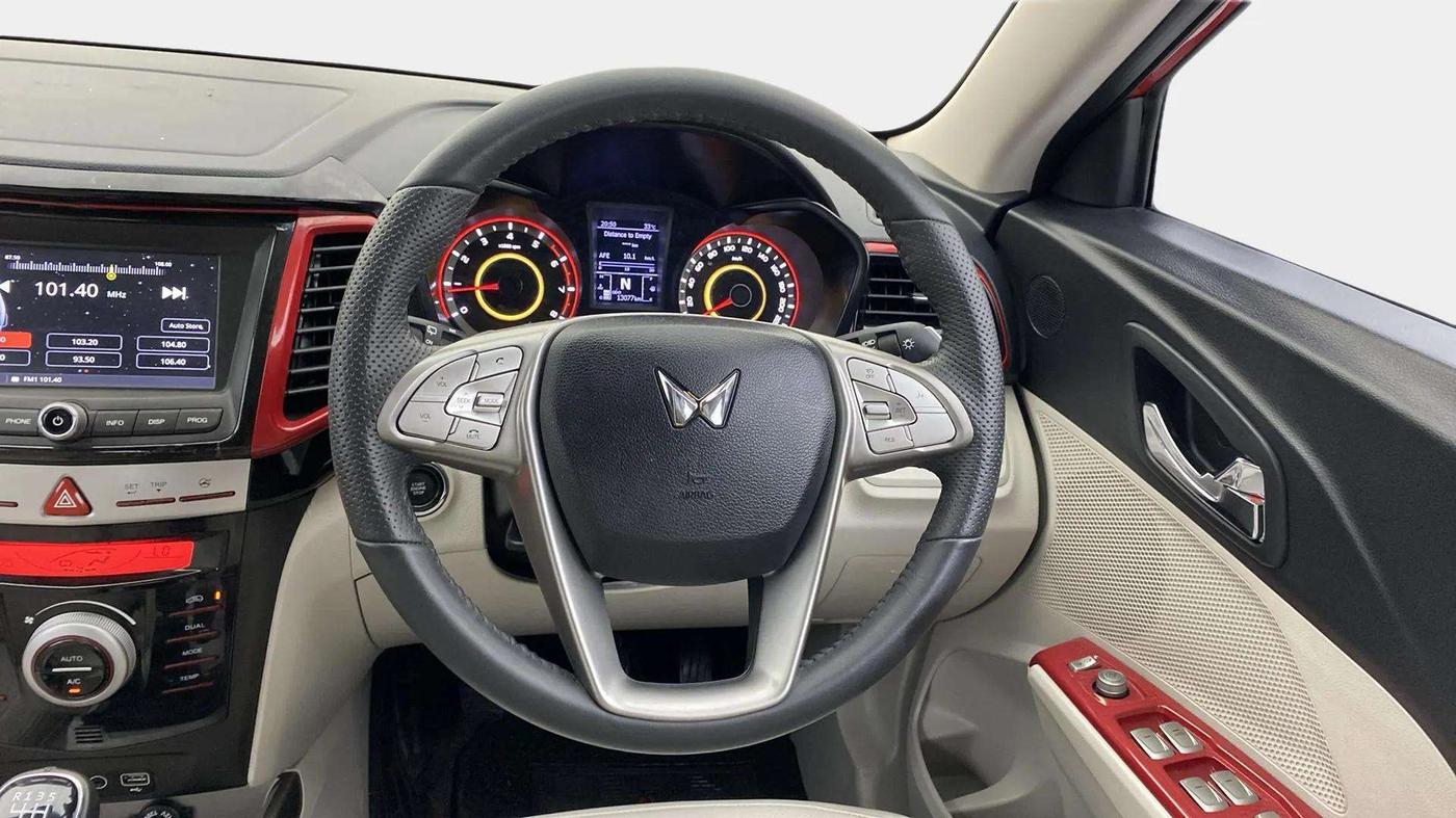 2023 Mahindra XUV300 W8 (O) 1.2 PETROL, Petrol, Manual, 13,276 km, Steering Wheel Close Up