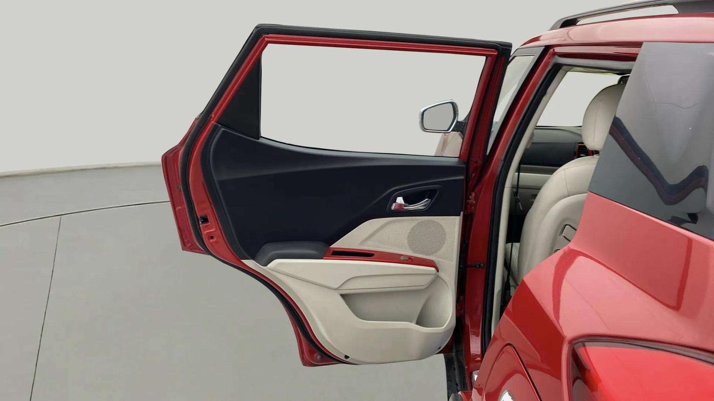 2023 Mahindra XUV300 W8 (O) 1.2 PETROL, Petrol, Manual, 13,276 km, LHS Rear Door