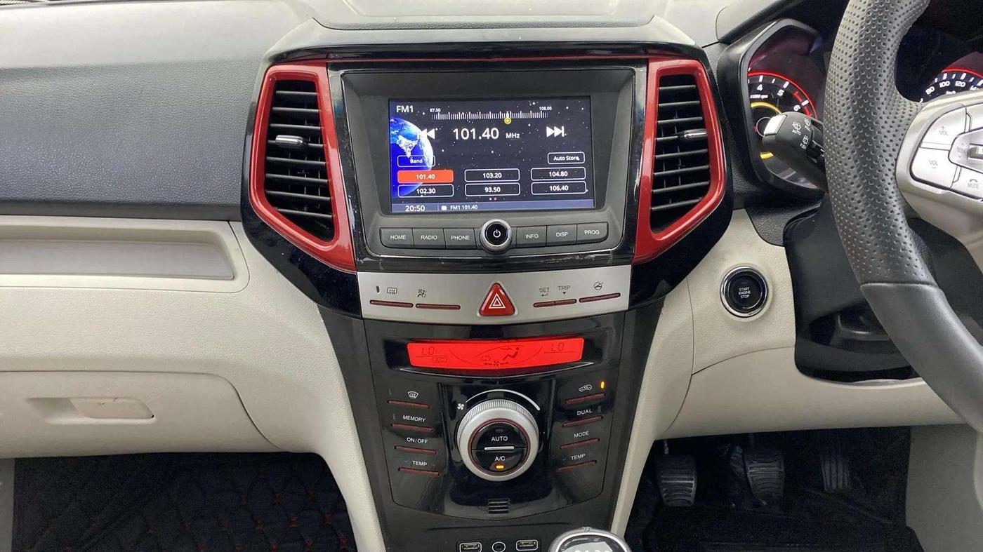 2023 Mahindra XUV300 W8 (O) 1.2 PETROL, Petrol, Manual, 13,276 km, Air Conditioner