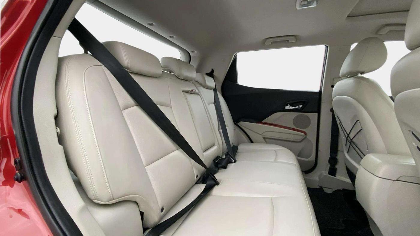 2023 Mahindra XUV300 W8 (O) 1.2 PETROL, Petrol, Manual, 13,276 km, Right Side Rear Door Cabin