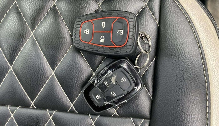 2022 Tata PUNCH CREATIVE  AMT, Petrol, Automatic, 16,257 km, Key Close Up