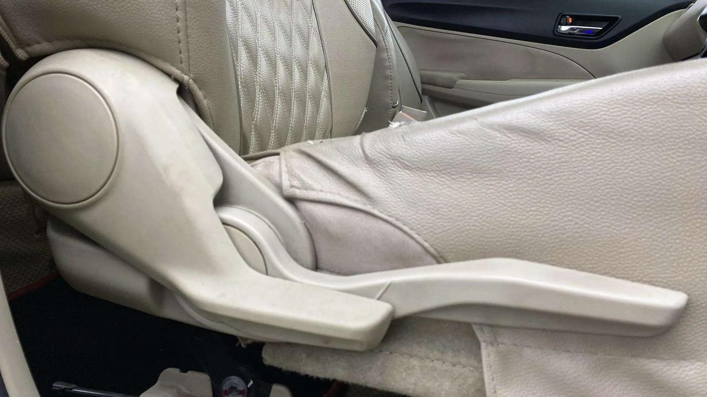 2019 Maruti Dzire VDI AMT, Diesel, Automatic, 77,645 km, Driver Side Adjustment Panel