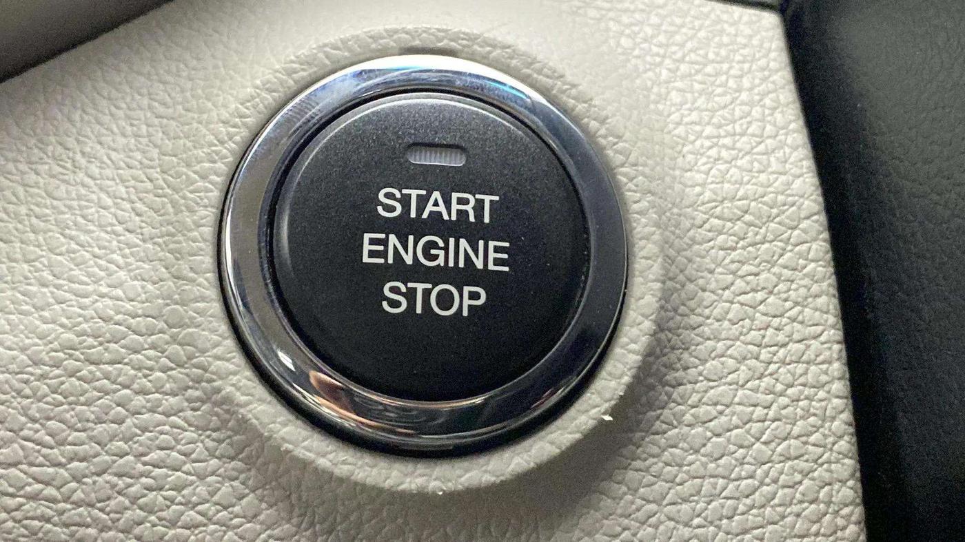 2019 Mahindra XUV300 W8 1.2 PETROL, Petrol, Manual, 61,610 km, Keyless Start/ Stop Button