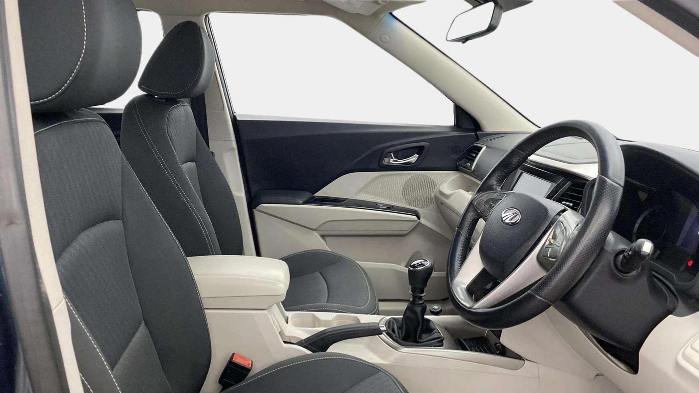 2019 Mahindra XUV300 W8 1.2 PETROL, Petrol, Manual, 61,610 km, Right Side Front Door Cabin