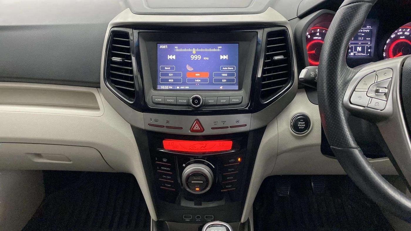 2019 Mahindra XUV300 W8 1.2 PETROL, Petrol, Manual, 61,610 km, Air Conditioner
