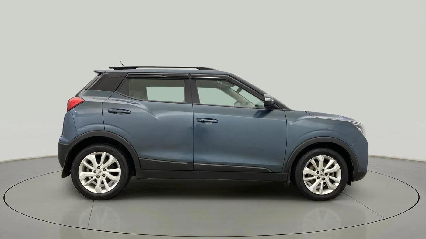 2019 Mahindra XUV300 W8 1.2 PETROL, Petrol, Manual, 61,610 km, Right Side View