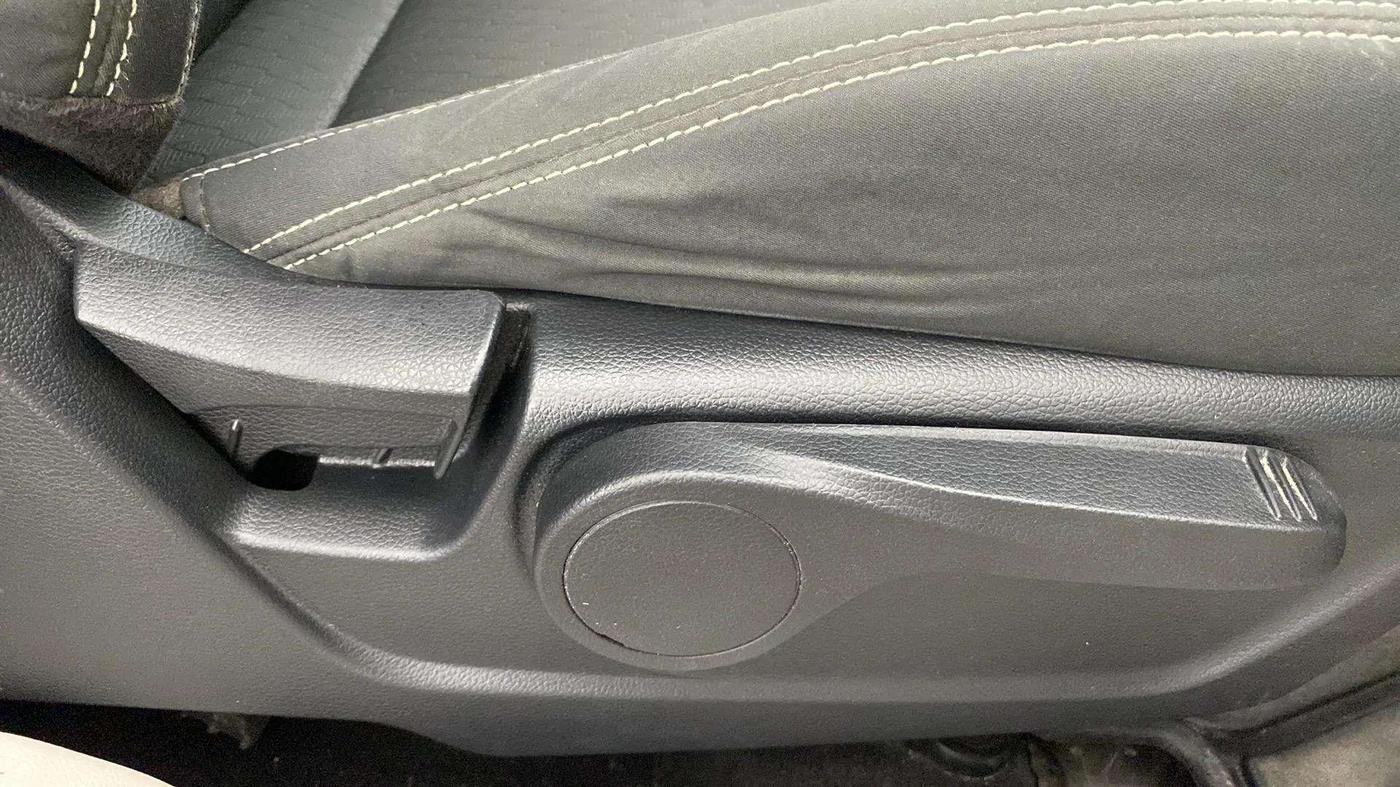 2019 Mahindra XUV300 W8 1.2 PETROL, Petrol, Manual, 61,610 km, Driver Side Adjustment Panel