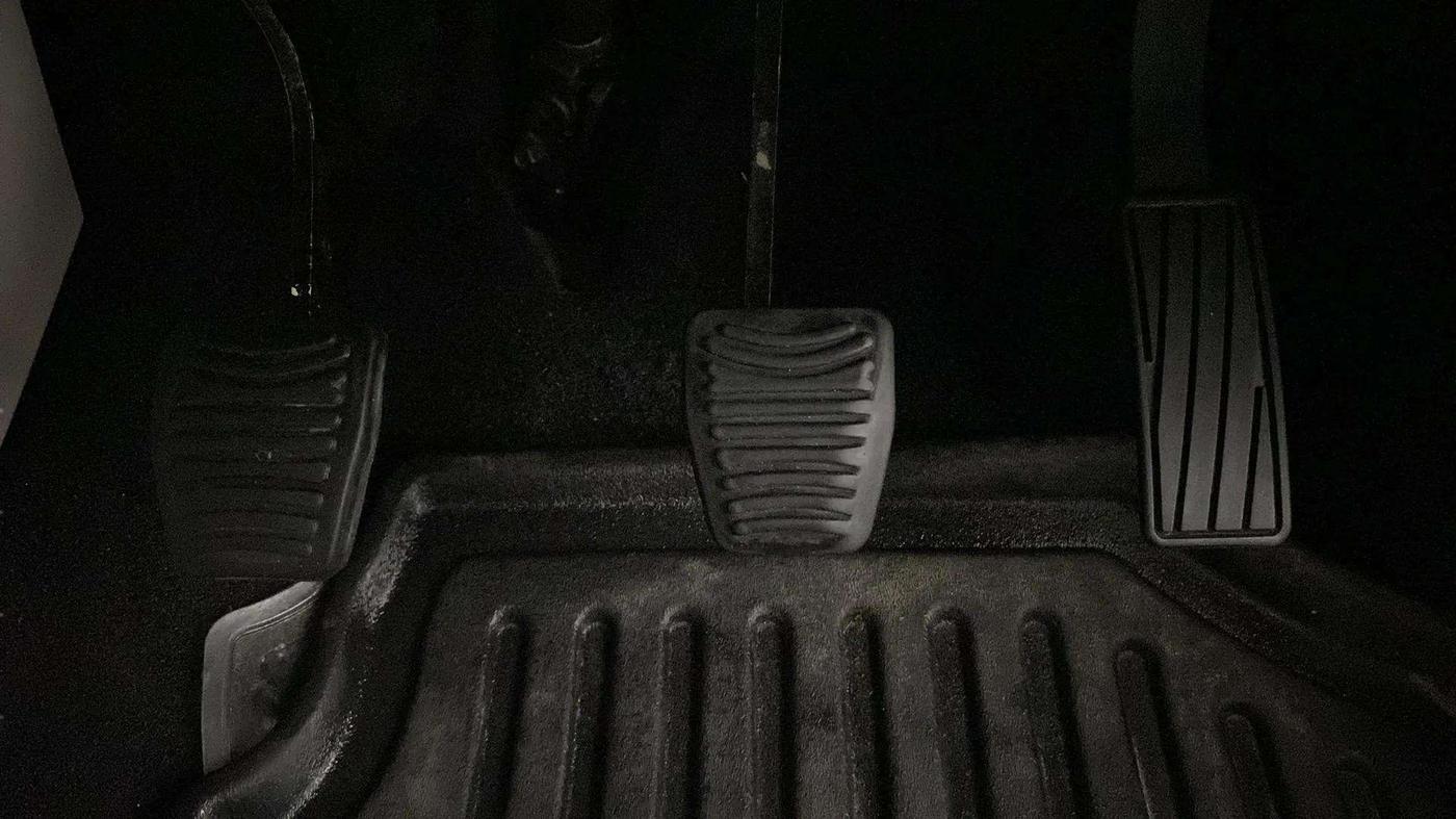 2019 Mahindra XUV300 W8 1.2 PETROL, Petrol, Manual, 61,610 km, Pedals