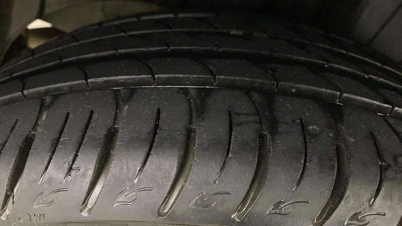 2019 Mahindra XUV300 W8 1.2 PETROL, Petrol, Manual, 61,610 km, Right Rear Tyre Tread