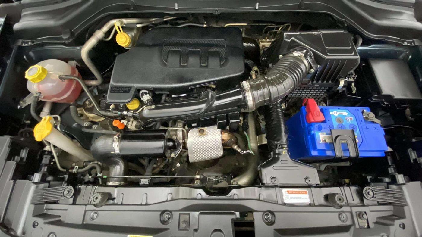 2019 Mahindra XUV300 W8 1.2 PETROL, Petrol, Manual, 61,610 km, Engine View