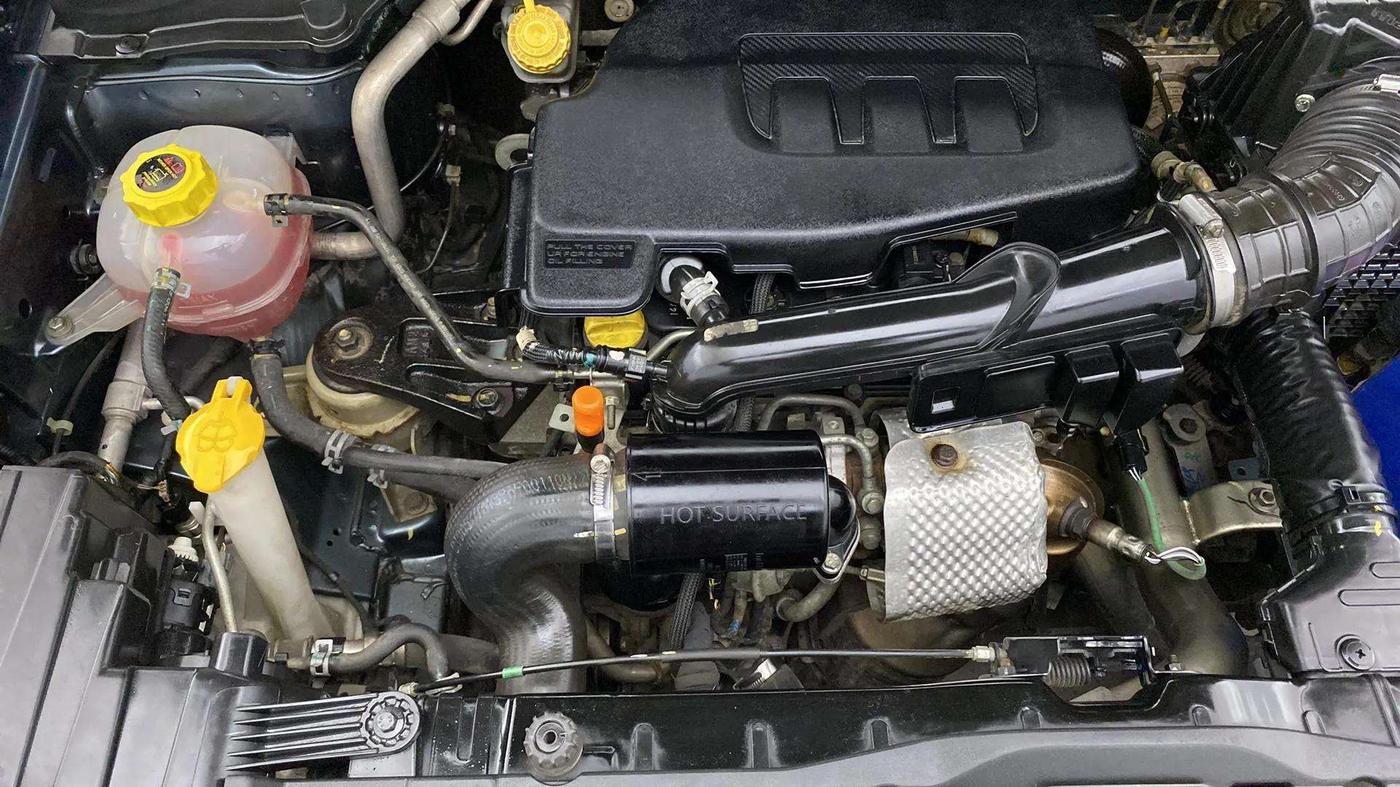 2019 Mahindra XUV300 W8 1.2 PETROL, Petrol, Manual, 61,610 km, Engine View - Right