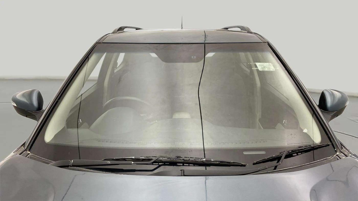 2019 Mahindra XUV300 W8 1.2 PETROL, Petrol, Manual, 61,610 km, Front Windshield