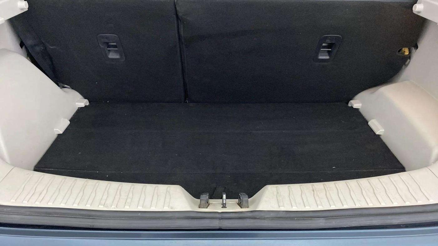 2019 Mahindra XUV300 W8 1.2 PETROL, Petrol, Manual, 61,610 km, Boot Inside